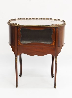 Lot 621 - French marquetry kidney-shaped bijouterie cabinet