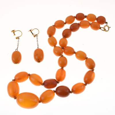 Lot 108 - Amber bead necklace
