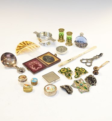 Lot 107 - Group of objects of virtue