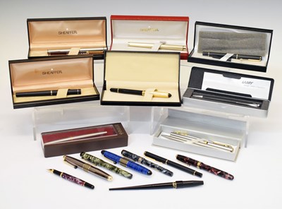 Lot 159 - Collection of vintage fountain and other pens to include Conway Stewart, Parker, Sheffer, and Lamy