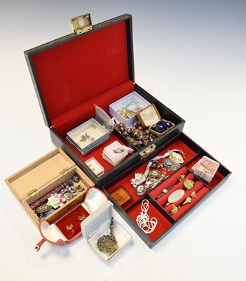 Lot 98 - Quantity of costume jewellery