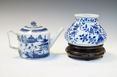 Lot 433 - Late 18th Century Chinese export blue and white porcelain teapot