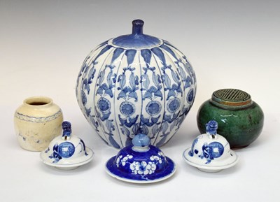 Lot 402 - Group of assorted Chinese ceramics