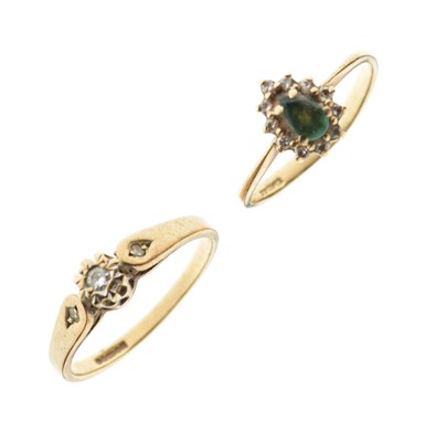 Lot 25 - Two 9ct gold set rings