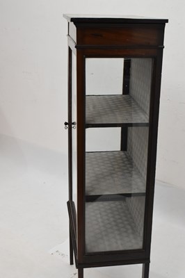 Lot 622 - Edwardian inlaid display cabinet