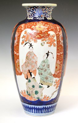 Lot 438 - Large Japanese Imari vase