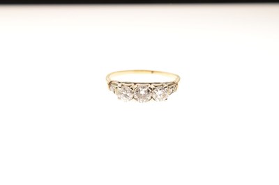 Lot 12 - Three stone diamond ring