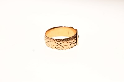 Lot 48 - 18ct gold buckle ring