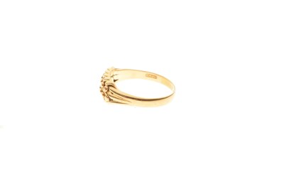 Lot 49 - 18ct gold 'keeper' ring