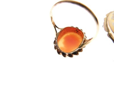 Lot 51 - 9ct gold cameo ring