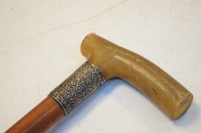 Lot 187 - Silver-mounted horn-handled walking stick