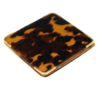 Lot 338 - Yellow metal-mounted tortoiseshell cigarette case