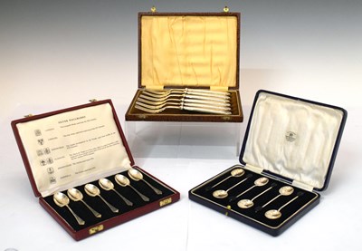 Lot 144 - Two sets of silver teaspoons and a set of silver handled forks (cased)