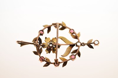 Lot 38 - Edwardian flower and wreath pendant brooch