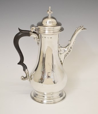 Lot 117 - George III silver coffee pot