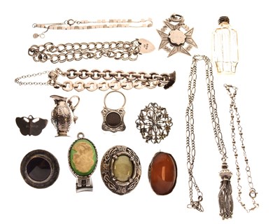 Lot 97 - Group of silver jewellery