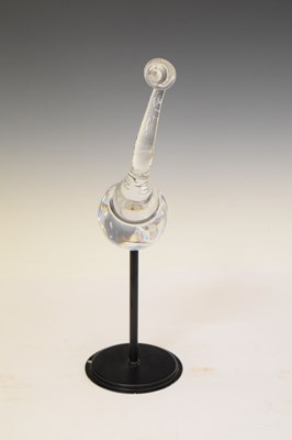 Lot 339 - Five Studio Ahus (Sweden) glass models of swans