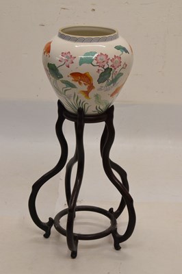 Lot 390 - Franklin Mint - 'The Vase of the Golden Carp by Zhe Zhou Jiang'