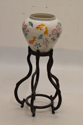 Lot 390 - Franklin Mint - 'The Vase of the Golden Carp by Zhe Zhou Jiang'