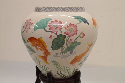 Lot 390 - Franklin Mint - 'The Vase of the Golden Carp by Zhe Zhou Jiang'