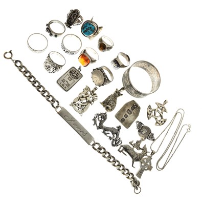 Lot 100 - Quantity of silver and white metal jewellery