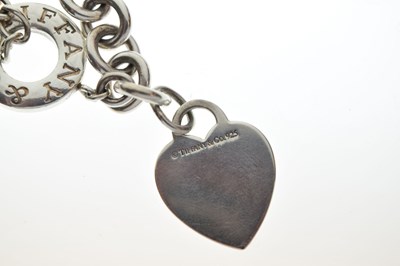 Lot 72 - 'Tiffany & Co' style silver heart tag toggle necklace