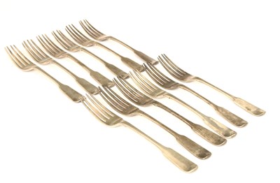 Lot 150 - Set of twelve George IV silver Fiddle pattern dessert forks
