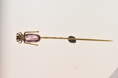 Lot 52 - A gem set beetle stick pin