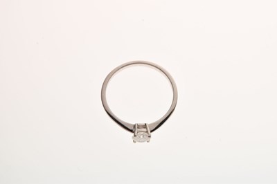 Lot 5 - Platinum diamond single stone ring