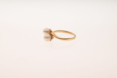 Lot 46 - Two-stone cultured pearl crossover 9ct gold ring