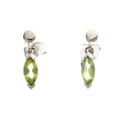 Lot 163 - Dainty peridot and white gold drop earrings