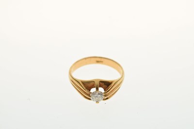 Lot 5 - Gentleman's diamond single stone ring