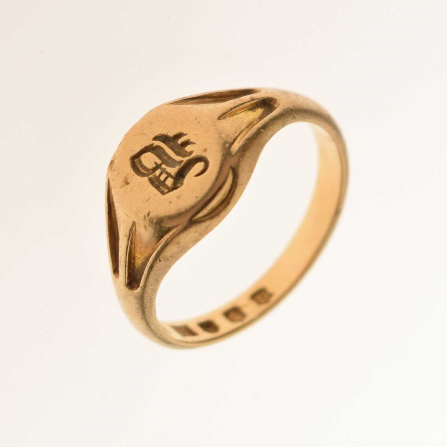 Lot 79 - 18ct gold signet ring