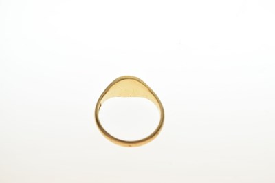 Lot 79 - 18ct gold signet ring