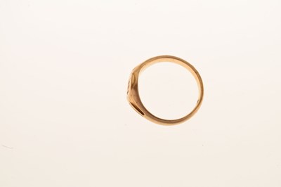 Lot 79 - 18ct gold signet ring