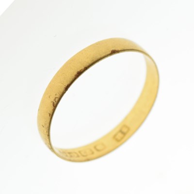 Lot 80 - 22ct gold wedding band