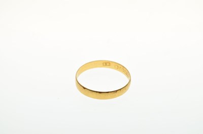 Lot 80 - 22ct gold wedding band