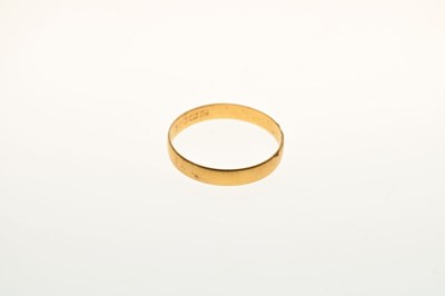 Lot 80 - 22ct gold wedding band