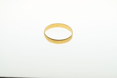 Lot 80 - 22ct gold wedding band