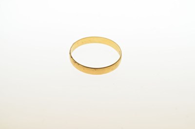 Lot 80 - 22ct gold wedding band