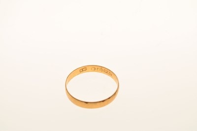 Lot 80 - 22ct gold wedding band