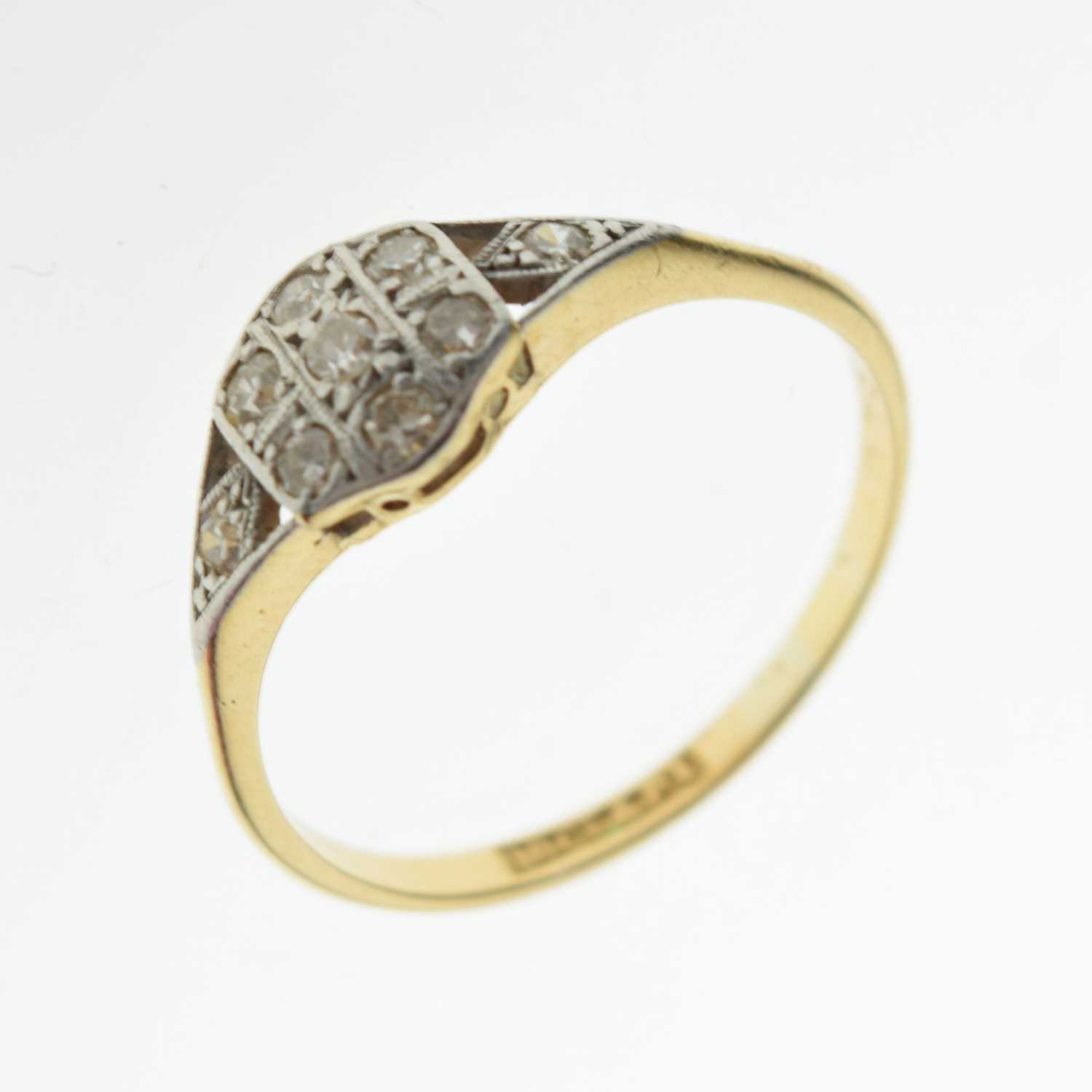 Lot 10 - Art Deco-style diamond dress ring