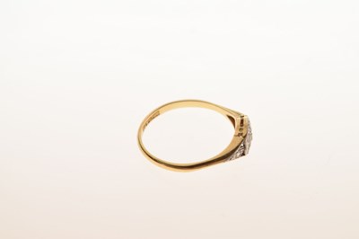 Lot 16 - Art Deco-style diamond dress ring