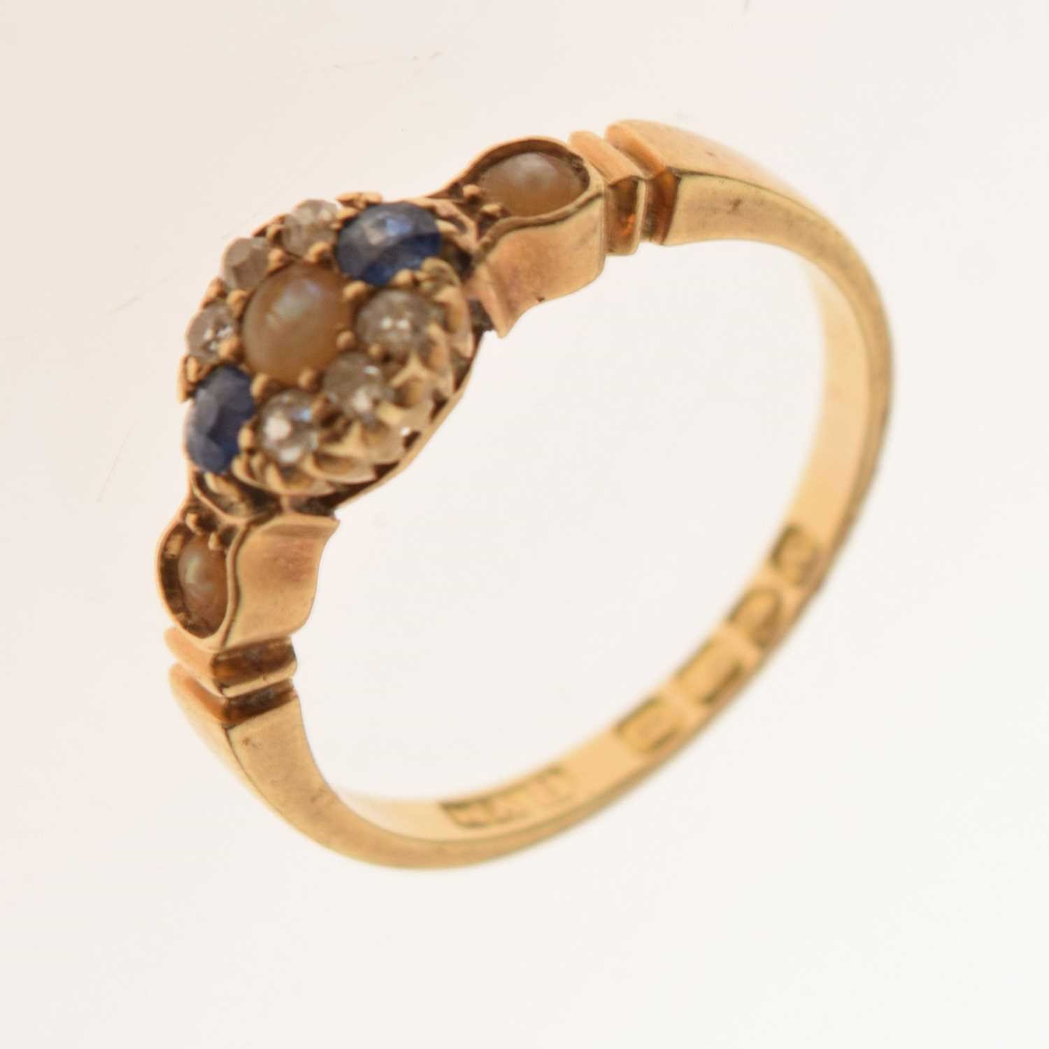 Lot 32 - Late Victorian18ct gold dress ring