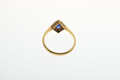 Lot 33 - 18ct blue stone ring