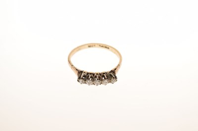 Lot 7 - Five-stone diamond ring