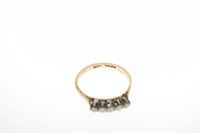 Lot 7 - Five-stone diamond ring