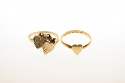 Lot 82 - Double heart motif ring