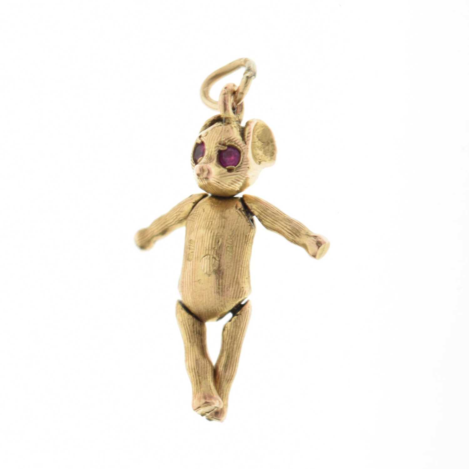 Lot 101 - Mouse charm