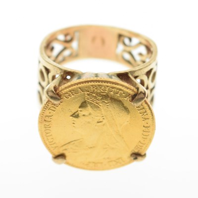 Lot 78 - Victorian half sovereign ring